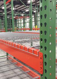 Teardrop Style Pallet Rack with Wire Mesh Decking